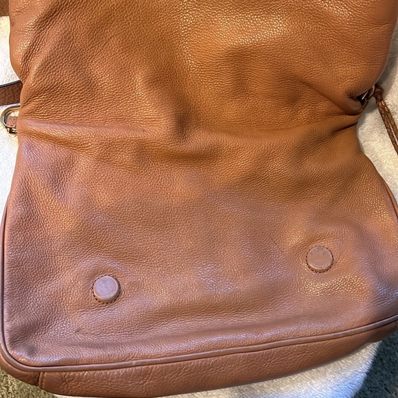 Tory Burch crossbody w removable strap in tan grained leather - Picture 3 of 7